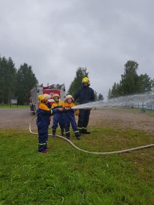 Perusselvityksiä harjoittelemassa